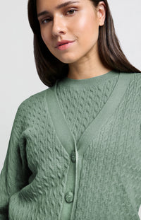 Knitted sweater with short sleeves and cable pattern