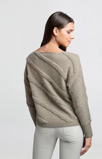 Sweater with round neck, long sleeves and diagonal details