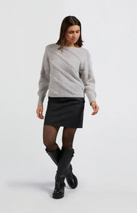 Sweater with round neck, long sleeves and diagonal details