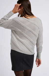 Sweater with round neck, long sleeves and diagonal details