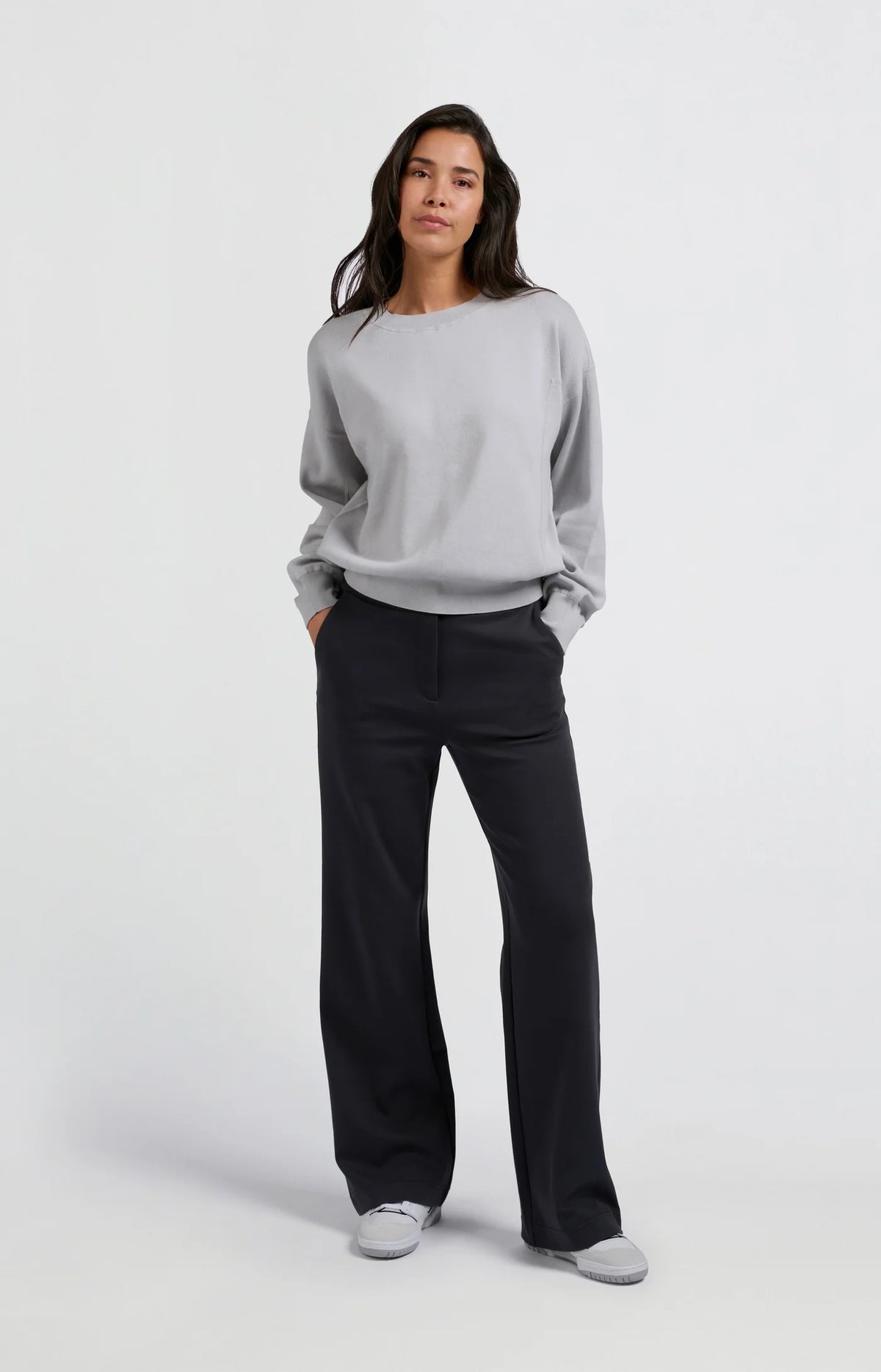 Sweater with round neck, long sleeves and seam details