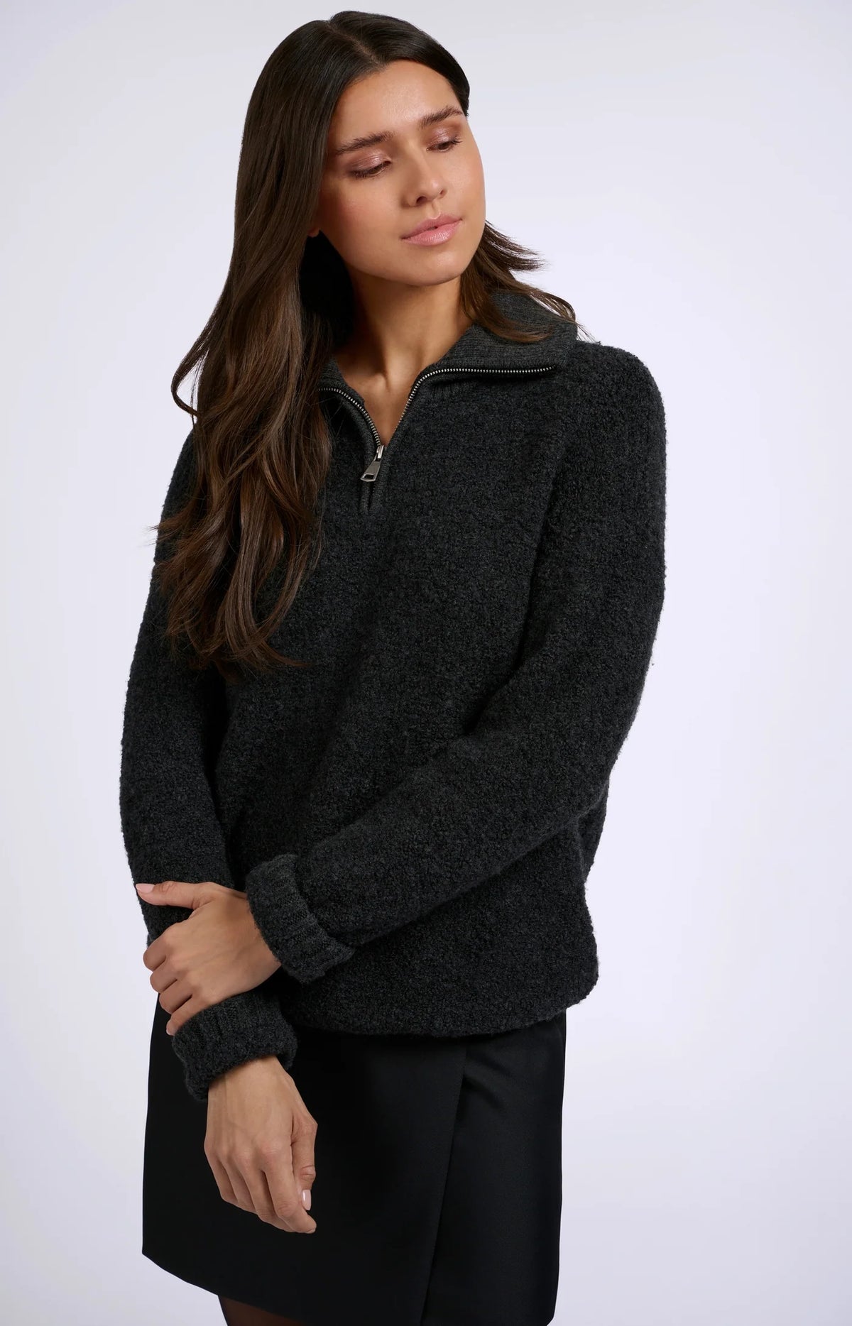 Oversized sweater with classic collar and half zipper