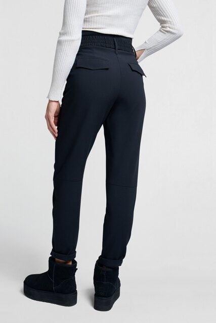 Pants with high waist and straight legs